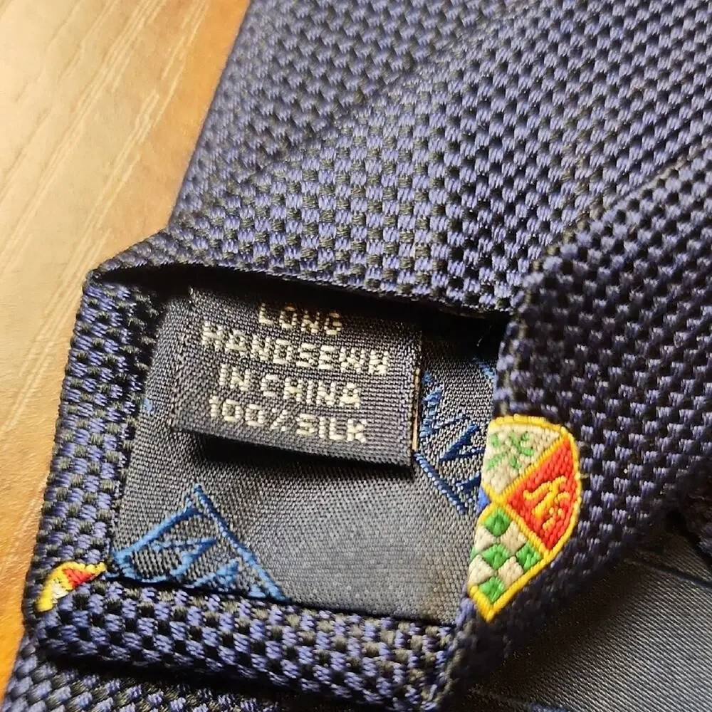 LANDS' END | Preppy Collegiate Academia Blue Textured Tie w/ School Crest Design